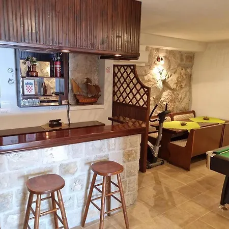 Tonka With Jacuzzi * Ποντστράνα