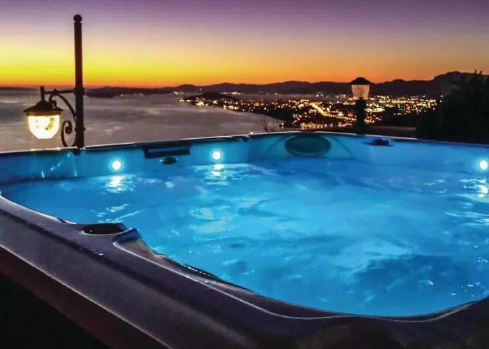 Tonka With Jacuzzi * Podstrana